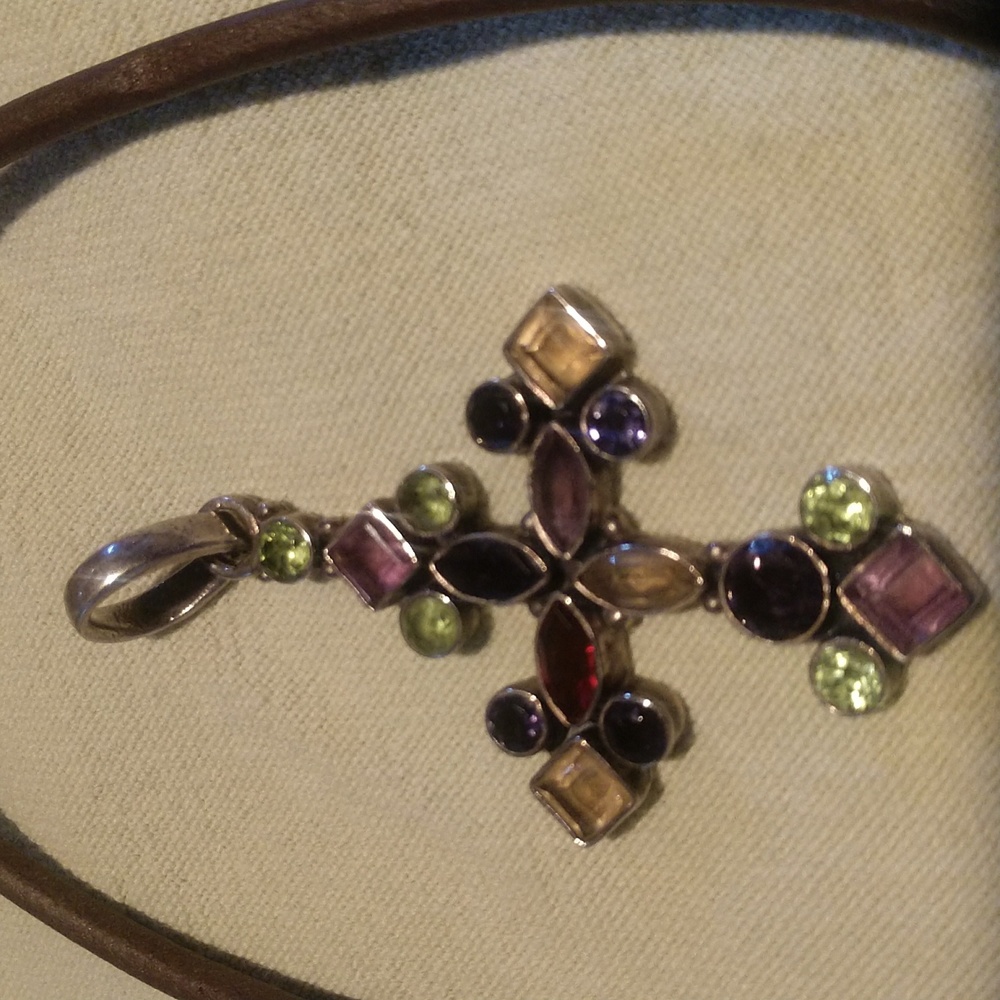 Gemstone cross necklace - Picture 5 of 16